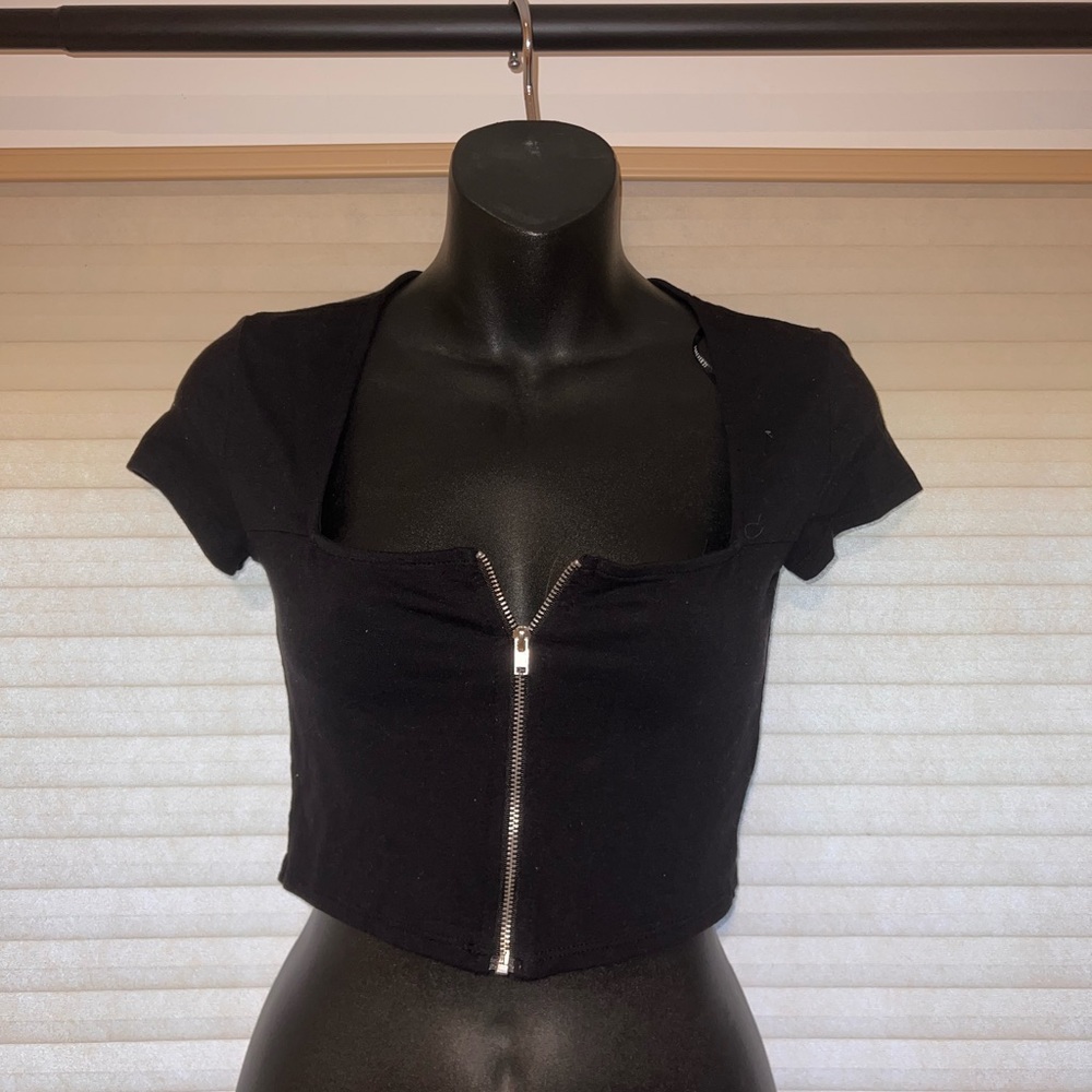 Forever 21 size small zip crop top